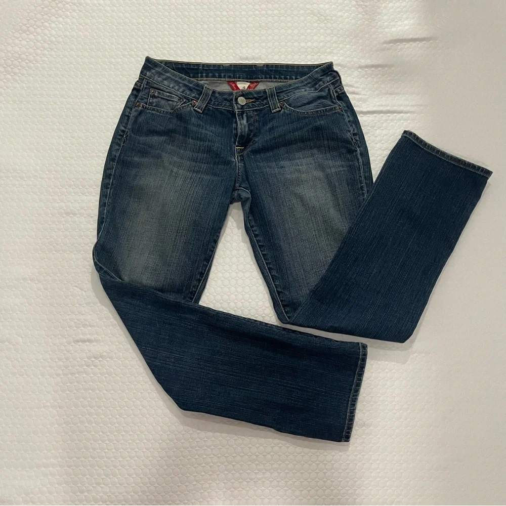 Lucky Jeans. Sz 4/27. Low rise straight-leg cut. Excellent condition. - Picture 1 of 13
